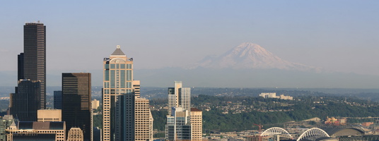 Seattle business district & Mt Rainier - Click to zoom !
