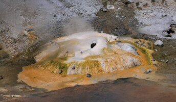 Ledge geyser