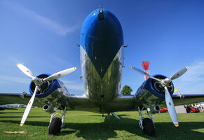 Douglas DC-3