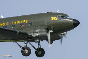 Dakota's 70th birthday : DC-3 & C-47