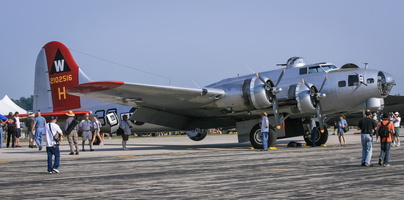 Boeing B-17G Flying Fortress "Aluminum Overcast"