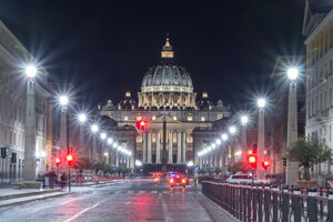 Via della Conciliazone at night