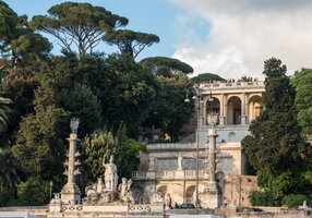 Pincio, statue of Minerva above the shewolf