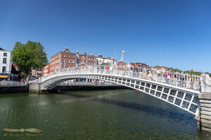 Ha'penny bridge over Liffey river