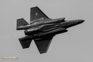 F-35A Lightning II breaking left (B&W)