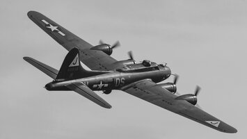 Boeing B-17G Flying Fortress "Pink Lady / Mother Country" 44-8846 F-AZDX