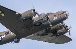 Boeing B-17G Flying Fortress "Pink Lady / Mother Country" 44-8846 F-AZDX