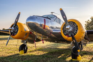 BEECH 18 Expeditor 3TM, s/n 1530, A-0730 (jaune)