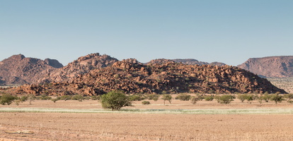 Damaraland landscape near Mowani - Click to open panorama !