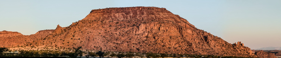 Damaraland landscape near Mowani - Click to open panorama !