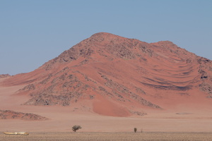 Dunes along Sossuvlei road